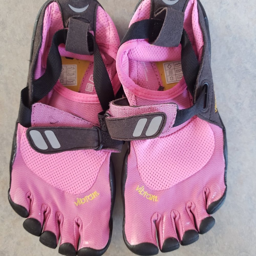 Pink Vibram Five Finger Shoes Womens 38 size 7-7.5